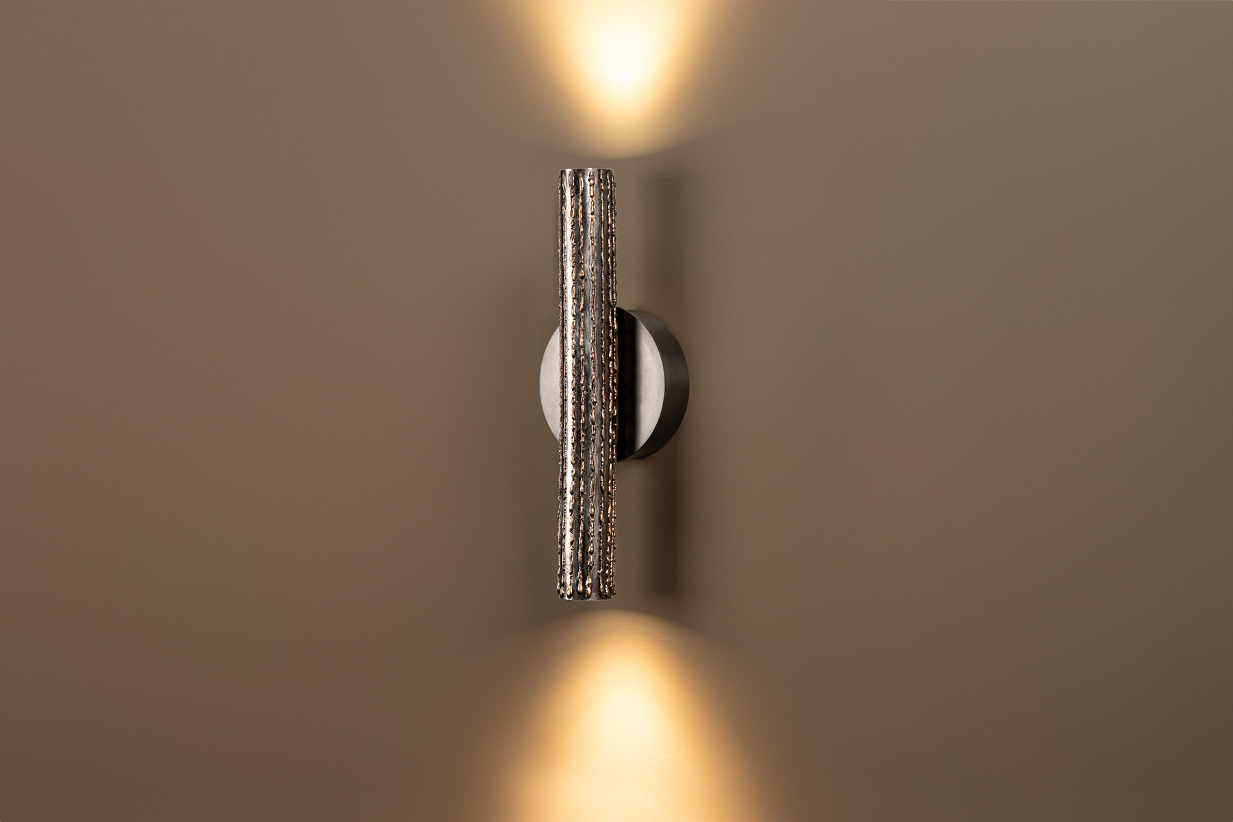 Lunar wall lamp